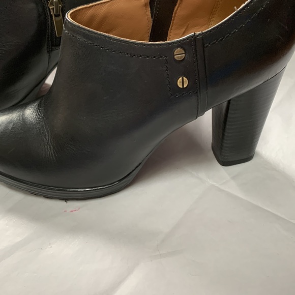 Clarks black leather bootie, staked wood 4” heel sz 9, rubber soles - Picture 2 of 7